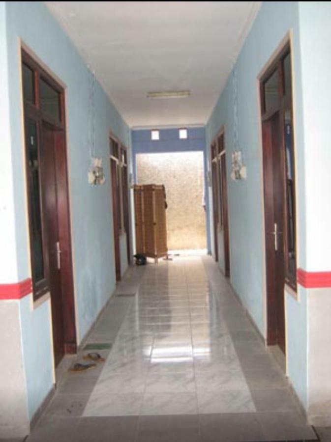 D'Kost Ketintang Hotel Surabaya Exterior photo